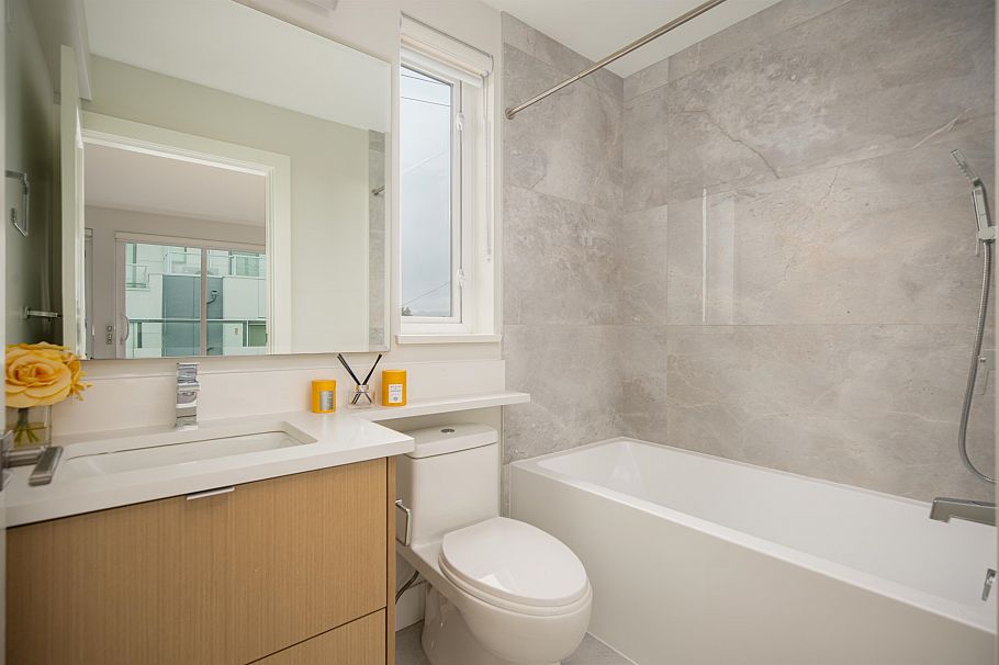 7661 Granville Street Vancouver, BC - 20