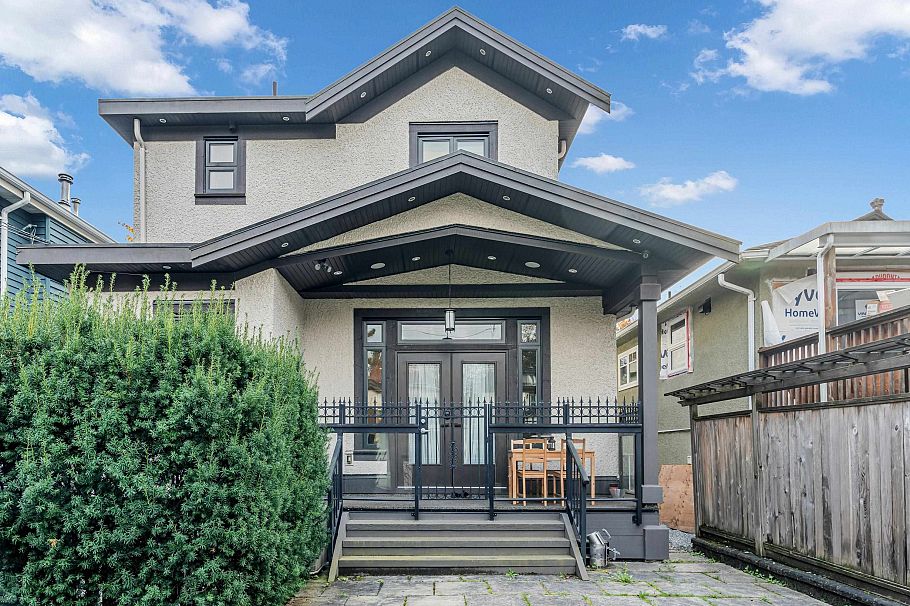 4217 W 16th Avenue Vancouver, BC - 40