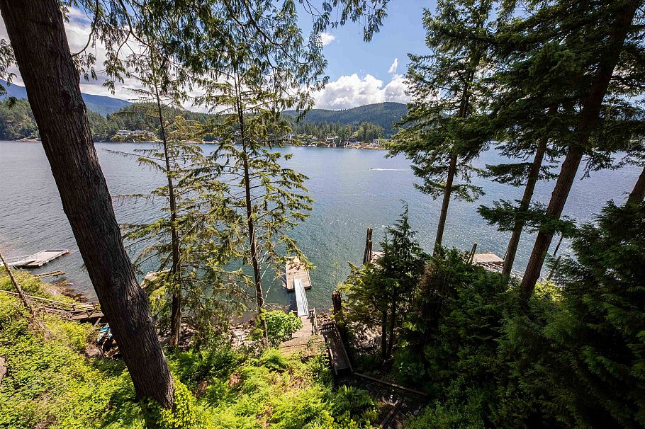 4885 Cove Cliff Place North Vancouver, BC - 36