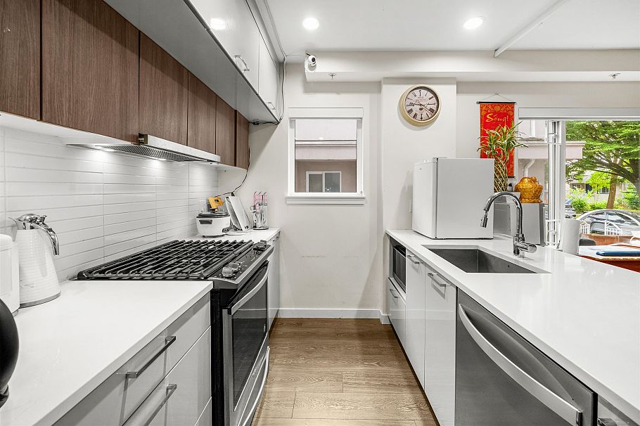 2745 Ward Street Vancouver, BC - 3