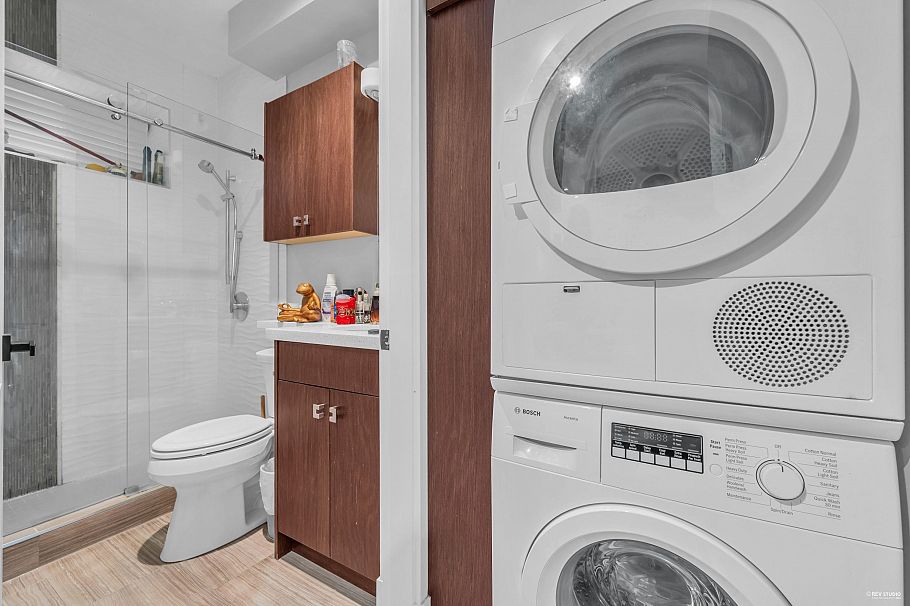 4217 W 16th Avenue Vancouver, BC - 38