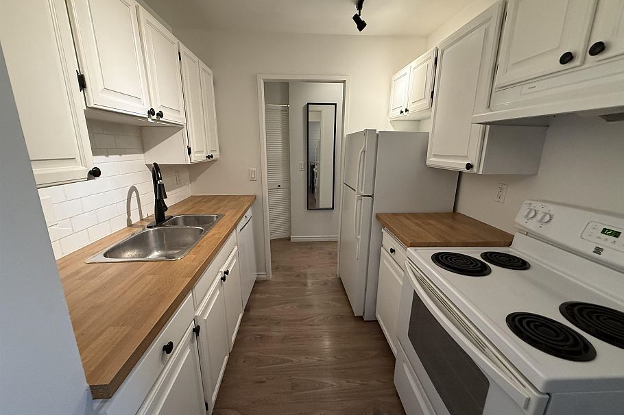 401 1066 E 8 Avenue Vancouver, BC - 9