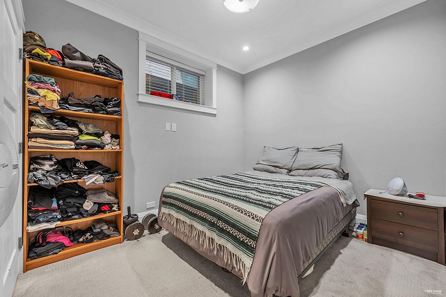 4217 W 16th Avenue Vancouver, BC - 37