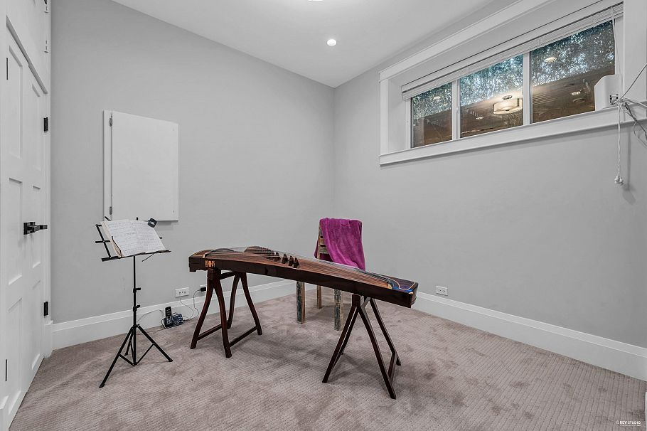 4217 W 16th Avenue Vancouver, BC - 32