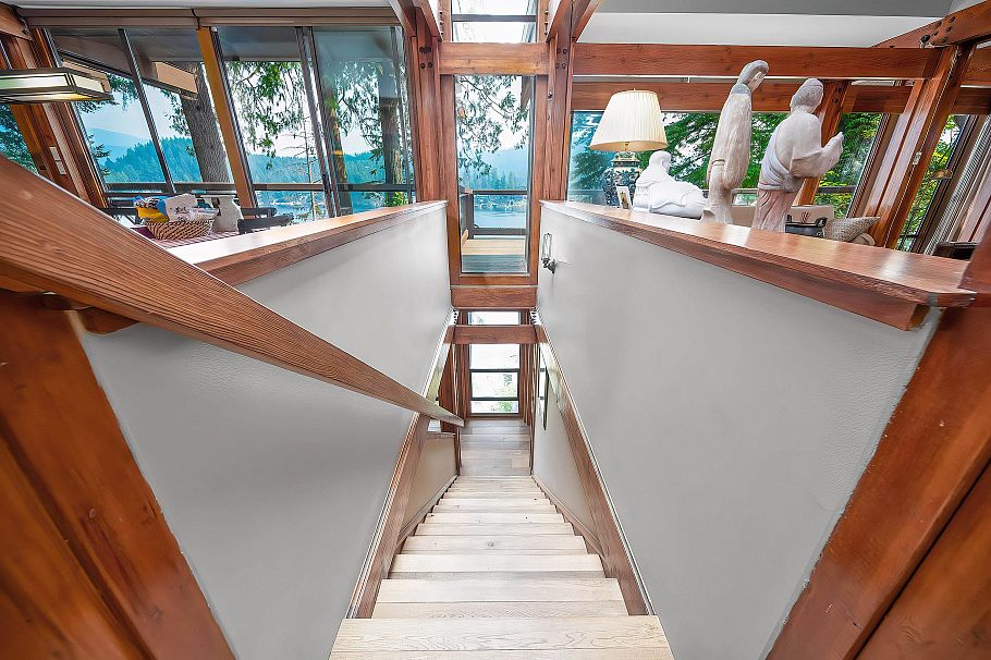 4885 Cove Cliff Place North Vancouver, BC - 17