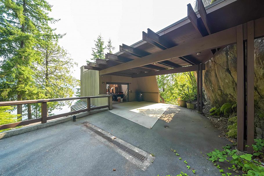 4885 Cove Cliff Place North Vancouver, BC - 38