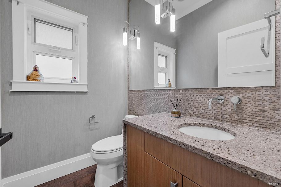 4217 W 16th Avenue Vancouver, BC - 22