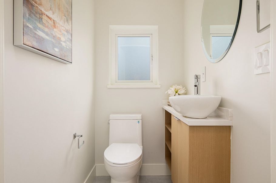 7661 Granville Street Vancouver, BC - 28