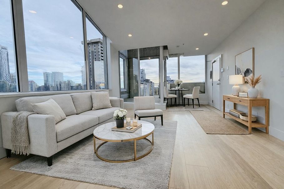 802 1150 Bute Street Vancouver, BC - 2