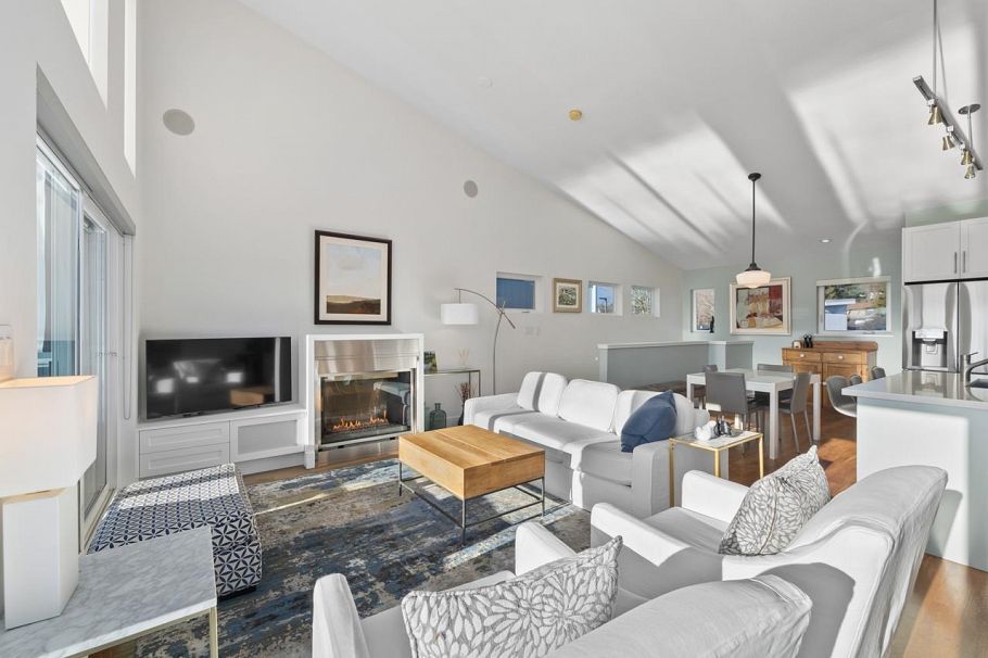 20 415 W Esplanade North Vancouver, BC - 4