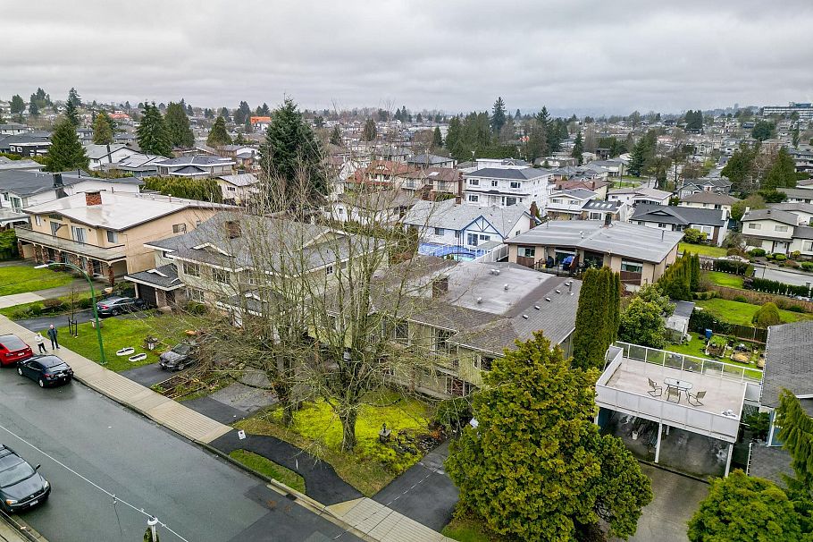 3963 - 3965 Gilpin Street Burnaby, BC - 2