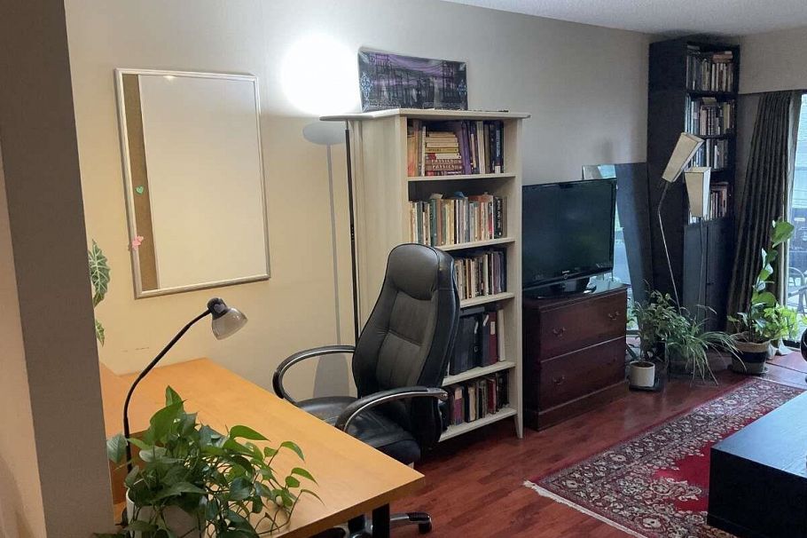 203 211 W 3rd Street North Vancouver, BC - 3