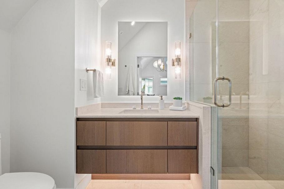 1139 W 33rd Avenue Vancouver, BC - 33