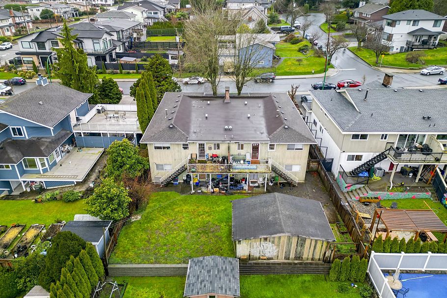 3963 - 3965 Gilpin Street Burnaby, BC - 3