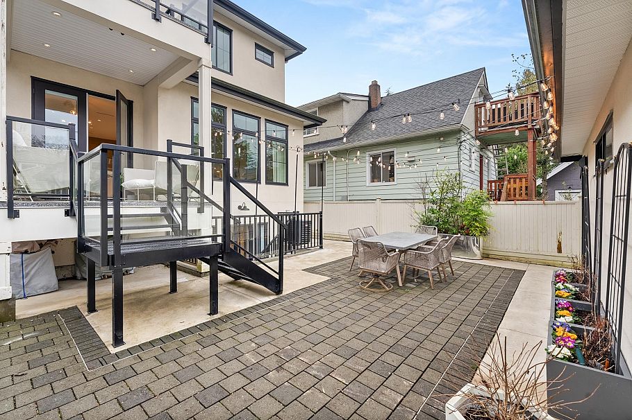 3123 W 16th Avenue Vancouver, BC - 14