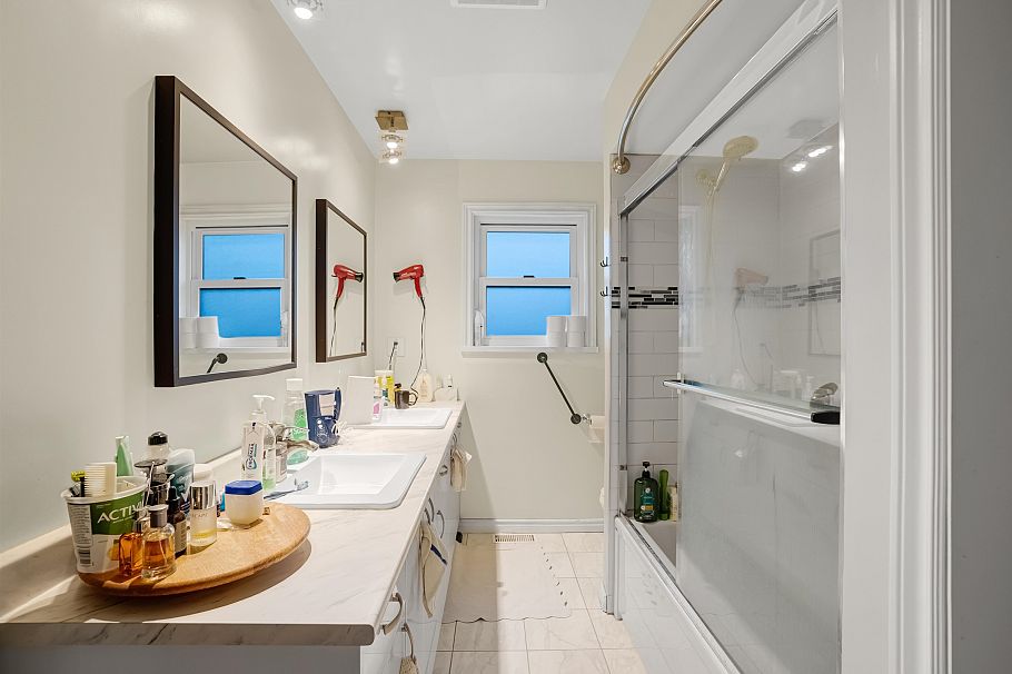 3963 - 3965 Gilpin Street Burnaby, BC - 14