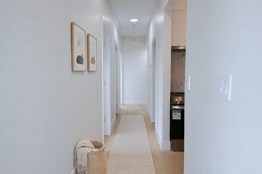 802 1150 Bute Street Vancouver, BC - 4