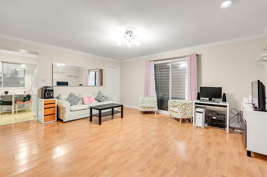 819 W 70th Avenue Vancouver, BC - 4