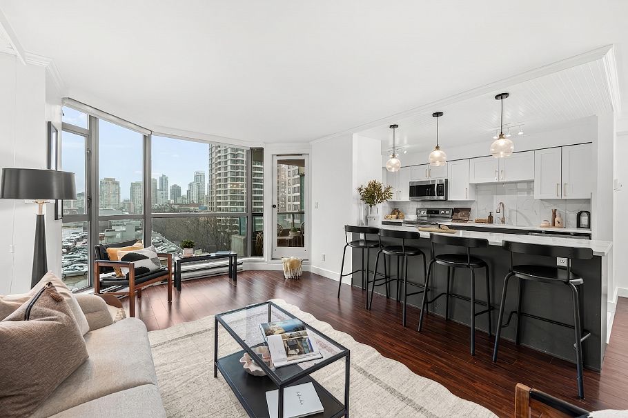 501 888 Hamilton Street Vancouver, BC - 3