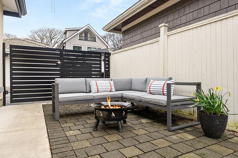 3123 W 16th Avenue Vancouver, BC - 16