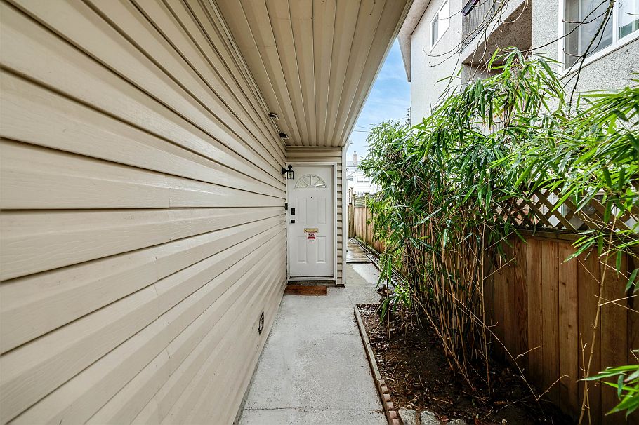 819 W 70th Avenue Vancouver, BC - 3