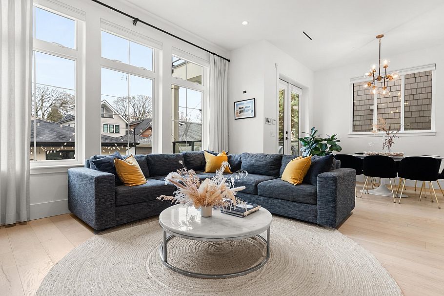 3123 W 16th Avenue Vancouver, BC - 1