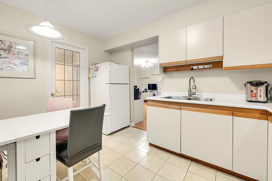 819 W 70th Avenue Vancouver, BC - 8