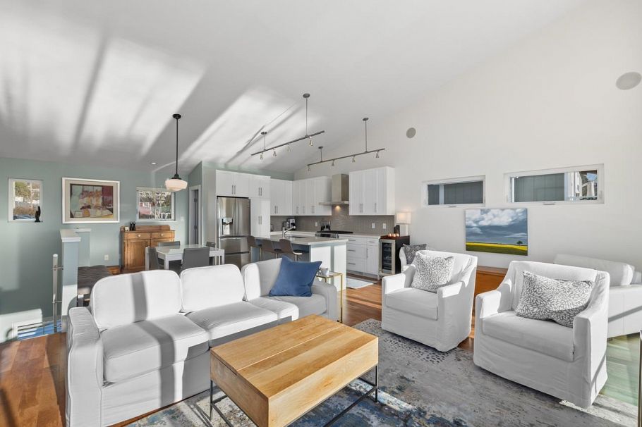 20 415 W Esplanade North Vancouver, BC - 3