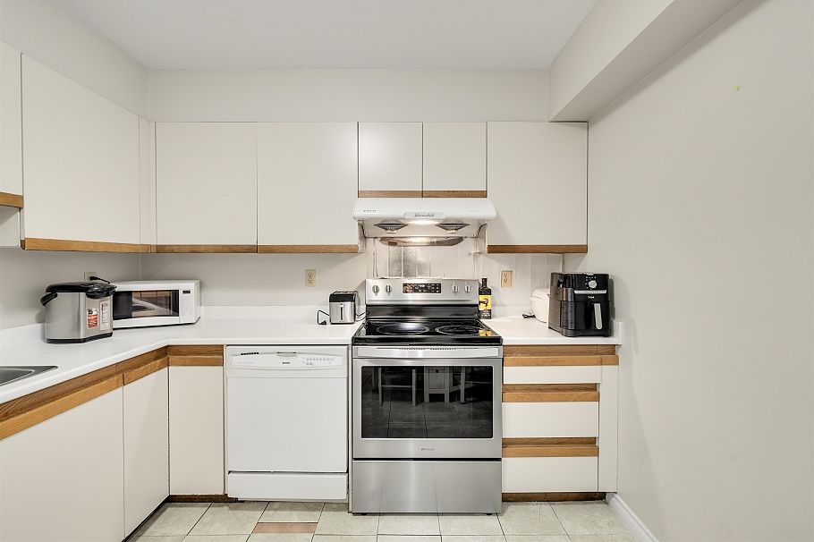 819 W 70th Avenue Vancouver, BC - 6