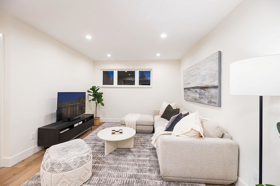 2654 Masefield Road North Vancouver, BC - 26