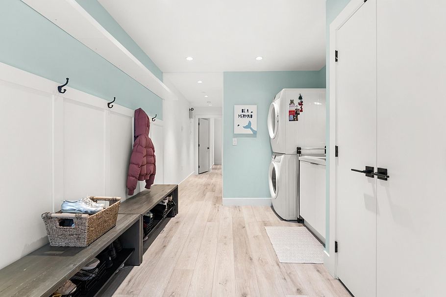 3123 W 16th Avenue Vancouver, BC - 32