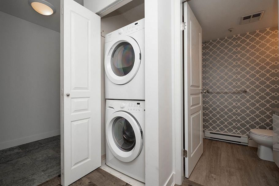 101 8460 Jellicoe Street Vancouver, BC - 23