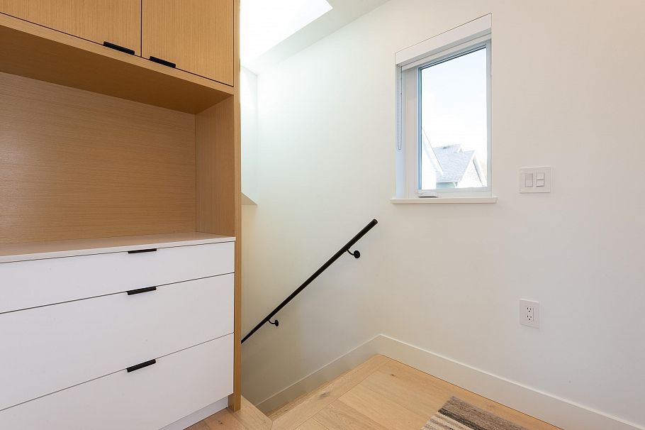 1346 E 11th Avenue Vancouver, BC - 17