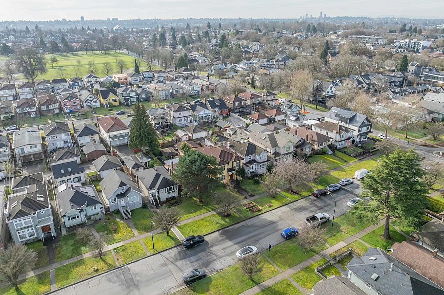 2638 Charles Street Vancouver, BC - 24