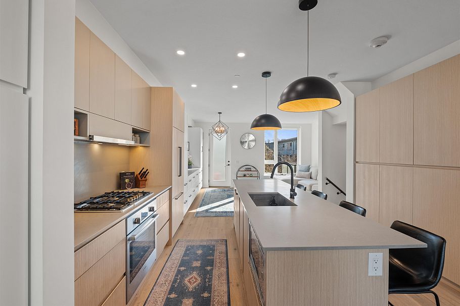 33 528 E 2nd Street North Vancouver, BC - 8