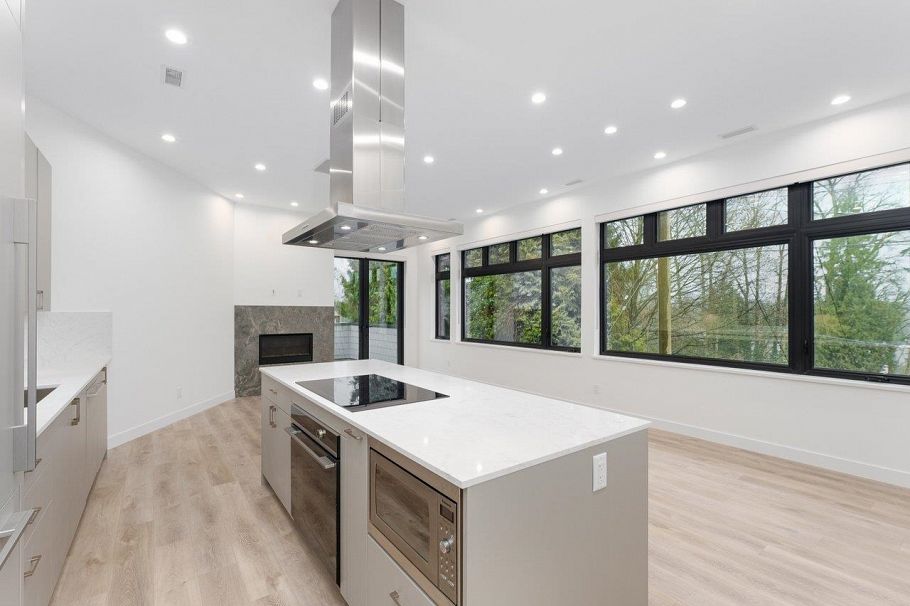 1123 E Keith Road North Vancouver, BC - 3