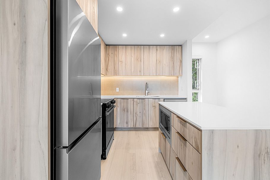 408 3596 Malsum Drive North Vancouver, BC - 8