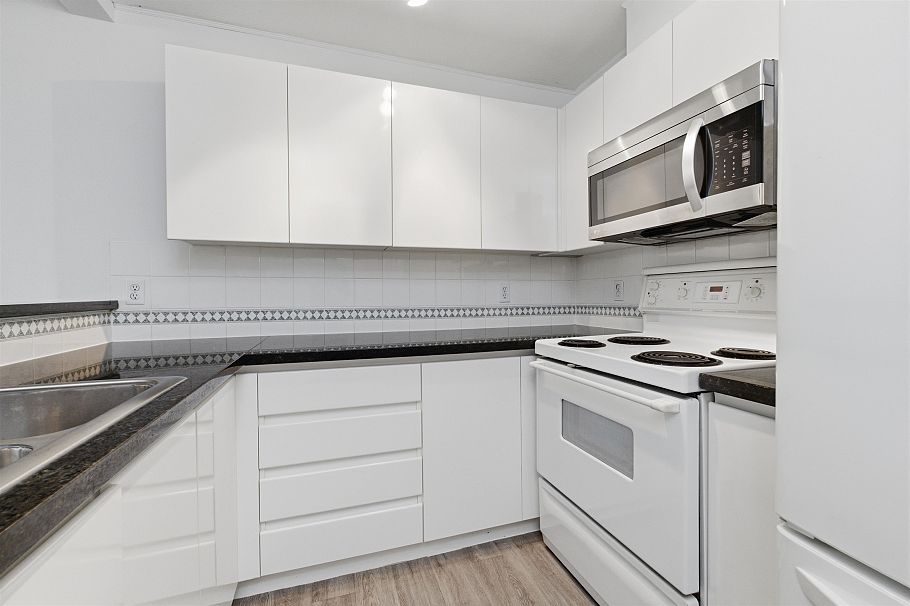 101 8460 Jellicoe Street Vancouver, BC - 16