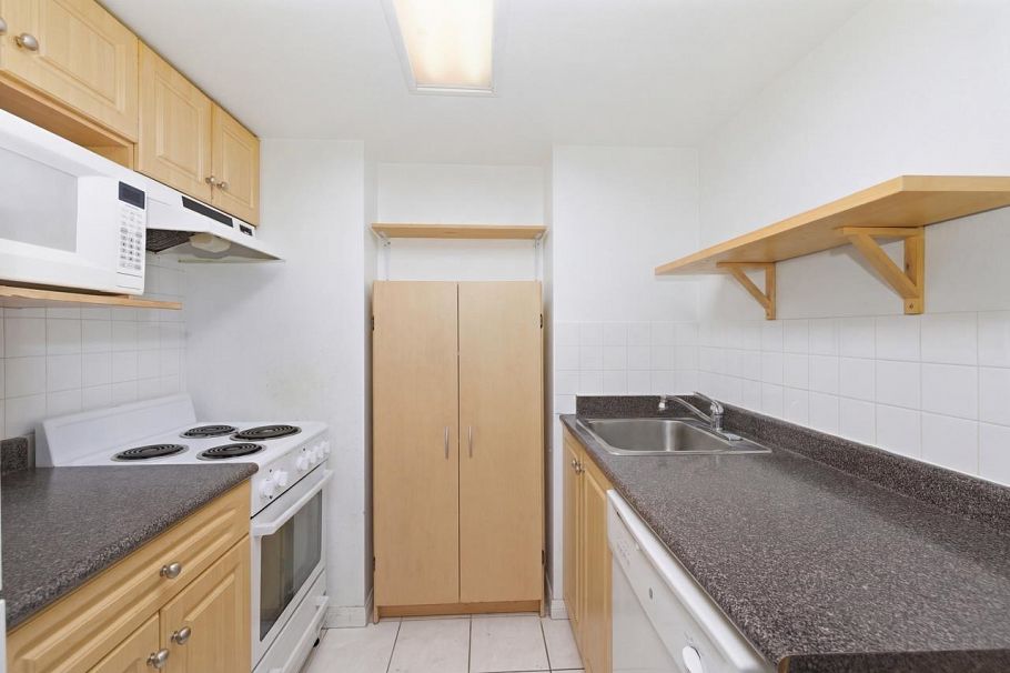 116 950 Drake Street Vancouver, BC - 5