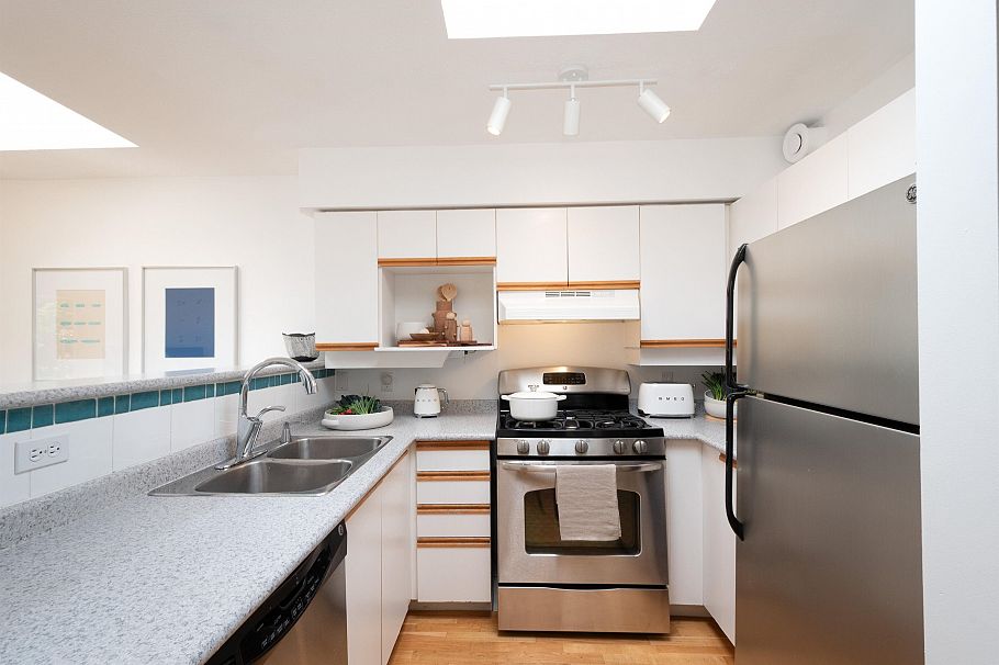 420 3440 W Broadway Vancouver, BC - 10