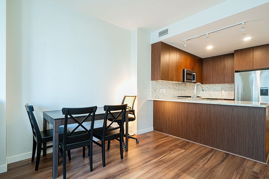 907 8699 Hazelbridge Way Richmond, BC - 11