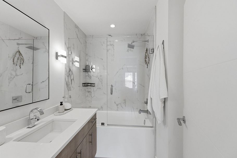 212 E 18th Street North Vancouver, BC - 20