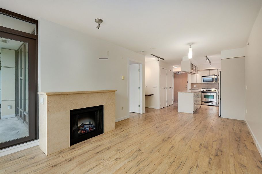 306 683 W Victoria Park North Vancouver, BC - 9