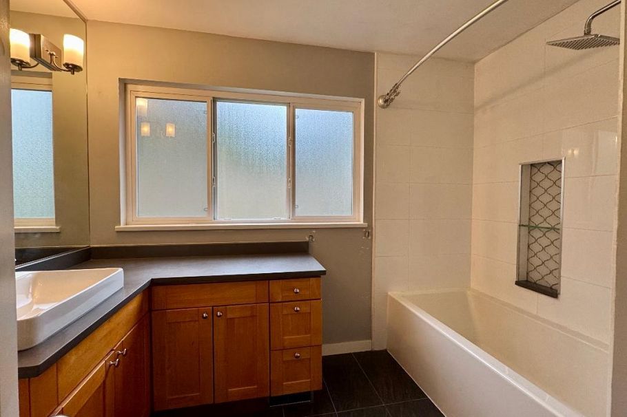 5257 Sonora Drive North Vancouver, BC - 9