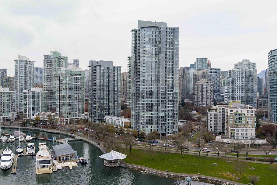 3805 1033 Marinaside Crescent Vancouver, BC - 3