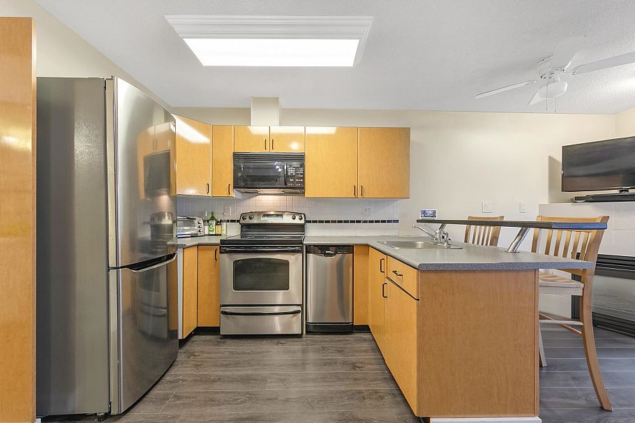 2010 939 Homer Street Vancouver, BC - 2