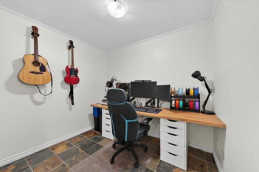 211 3600 Windcrest Drive North Vancouver, BC - 21