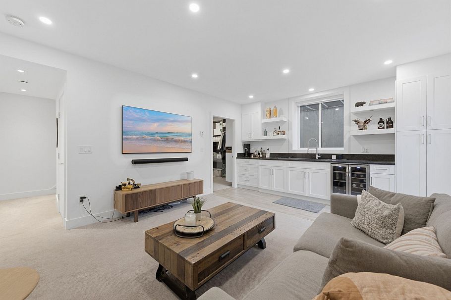 212 E 18th Street North Vancouver, BC - 26