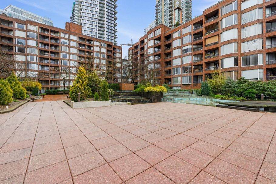 116 950 Drake Street Vancouver, BC - 16