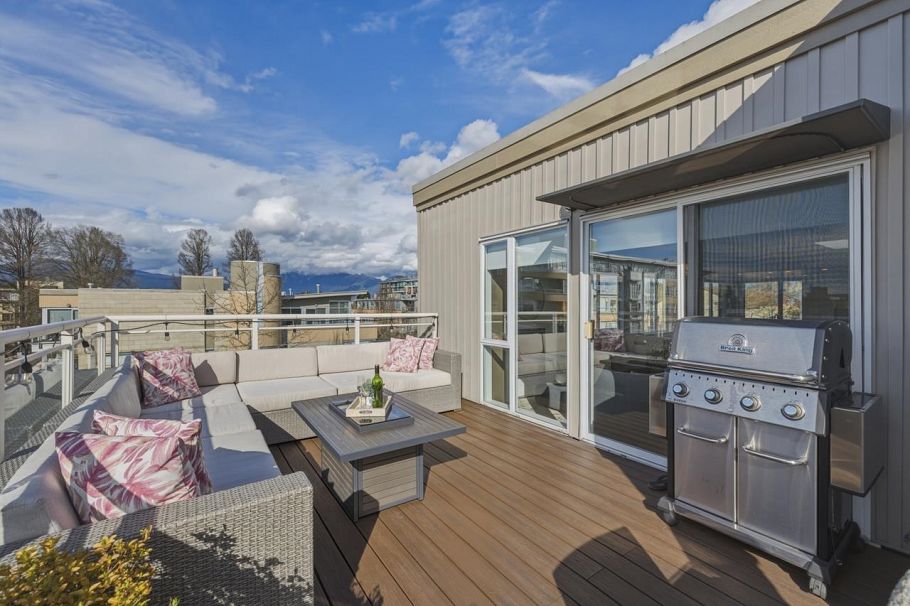 404 2768 Cranberry Drive Vancouver, BC - 2